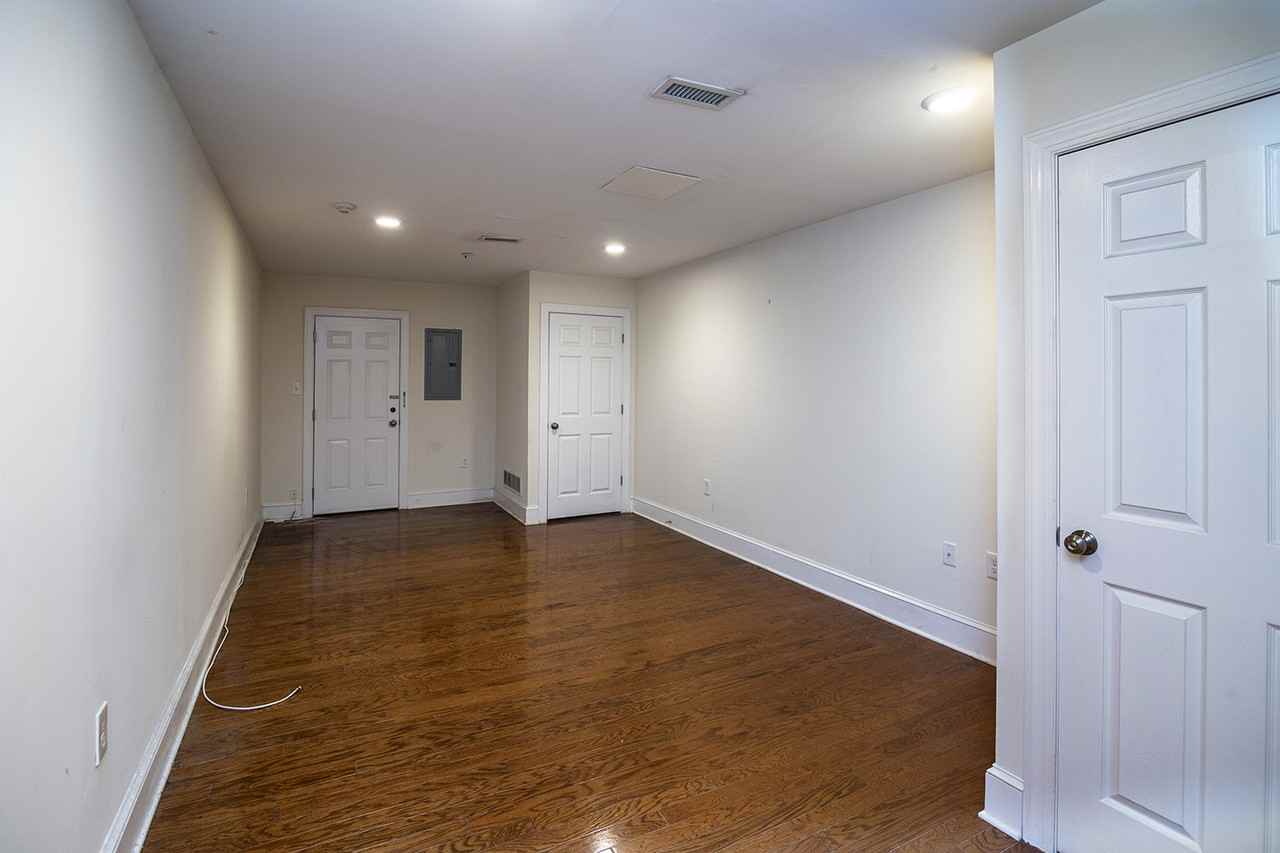2027 Walnut St #LL - Photo 7 of 8