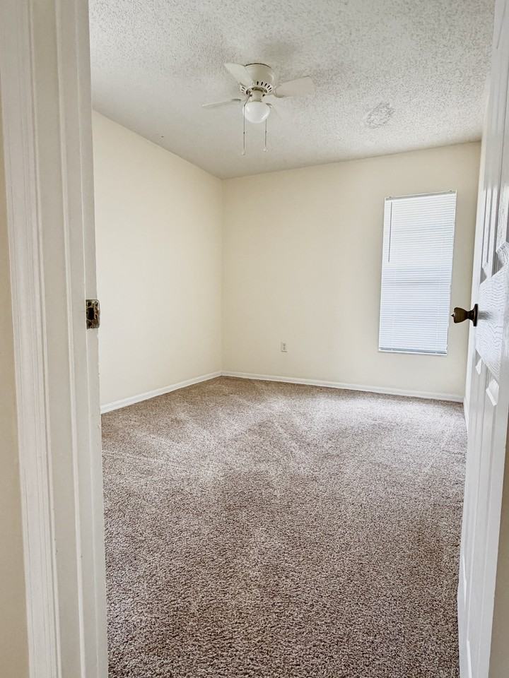 1136 N Tiger Pt #1136 - Photo 3 of 11