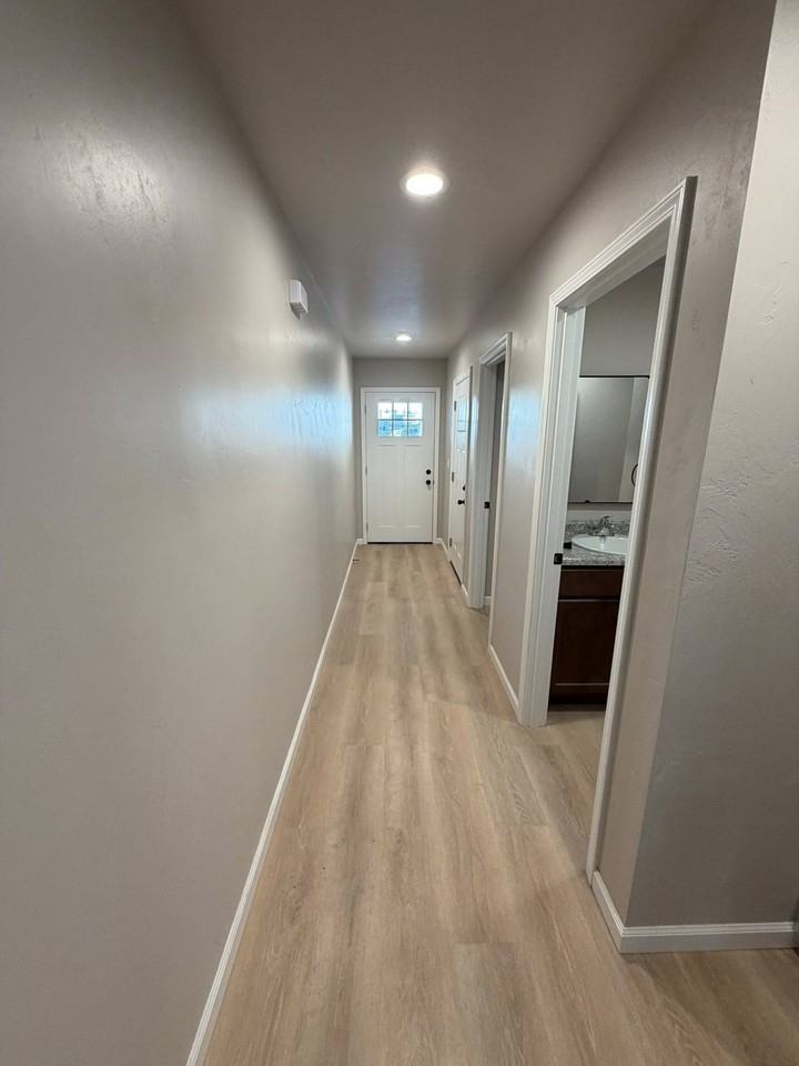 1112 N Van Buren St #NA - Photo 6 of 16