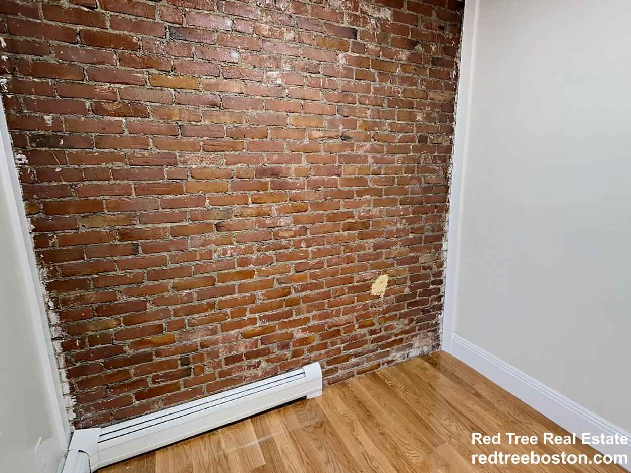 47 Cameron St #1R - Photo 3 of 9