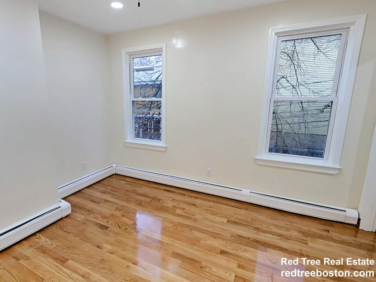 47 Cameron St #1R - Photo 4 of 9
