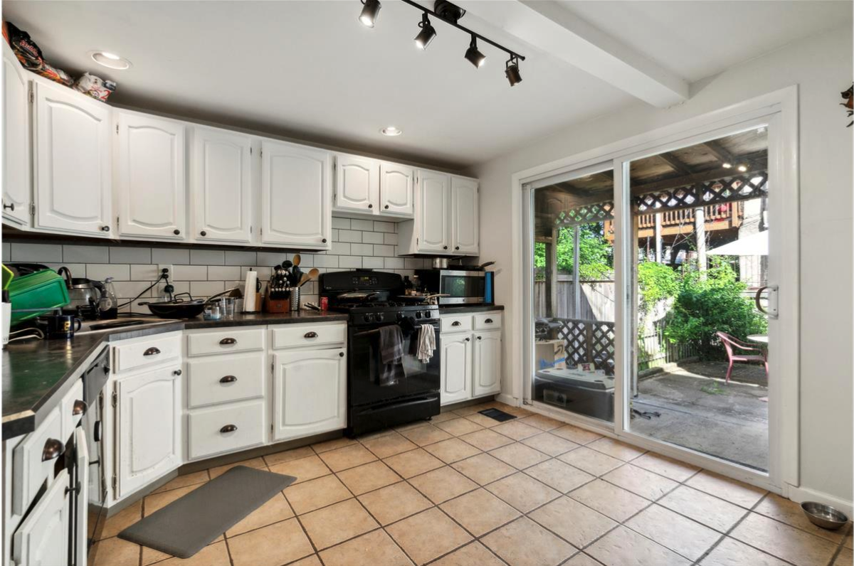 188 Markle St - Photo 6 of 20
