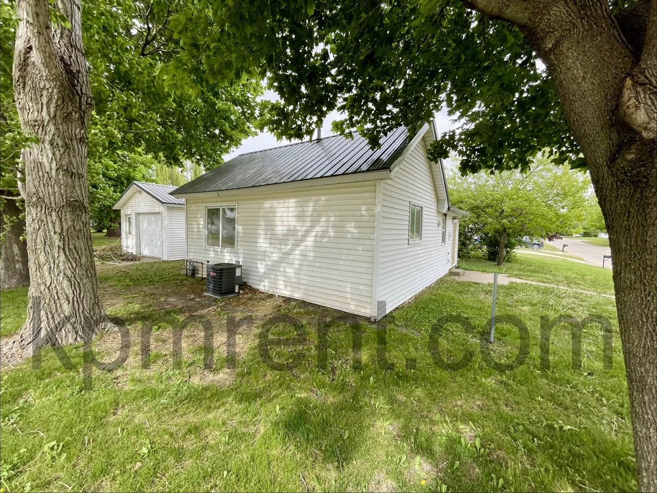 303 Chestnut St #1 - Photo 2 of 15