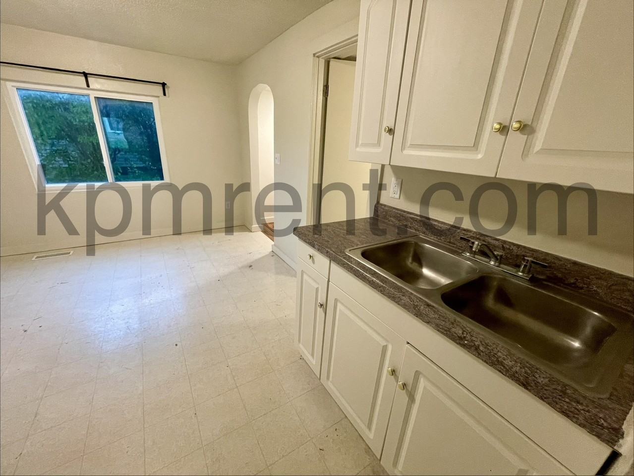 303 Chestnut St #1 - Photo 6 of 15