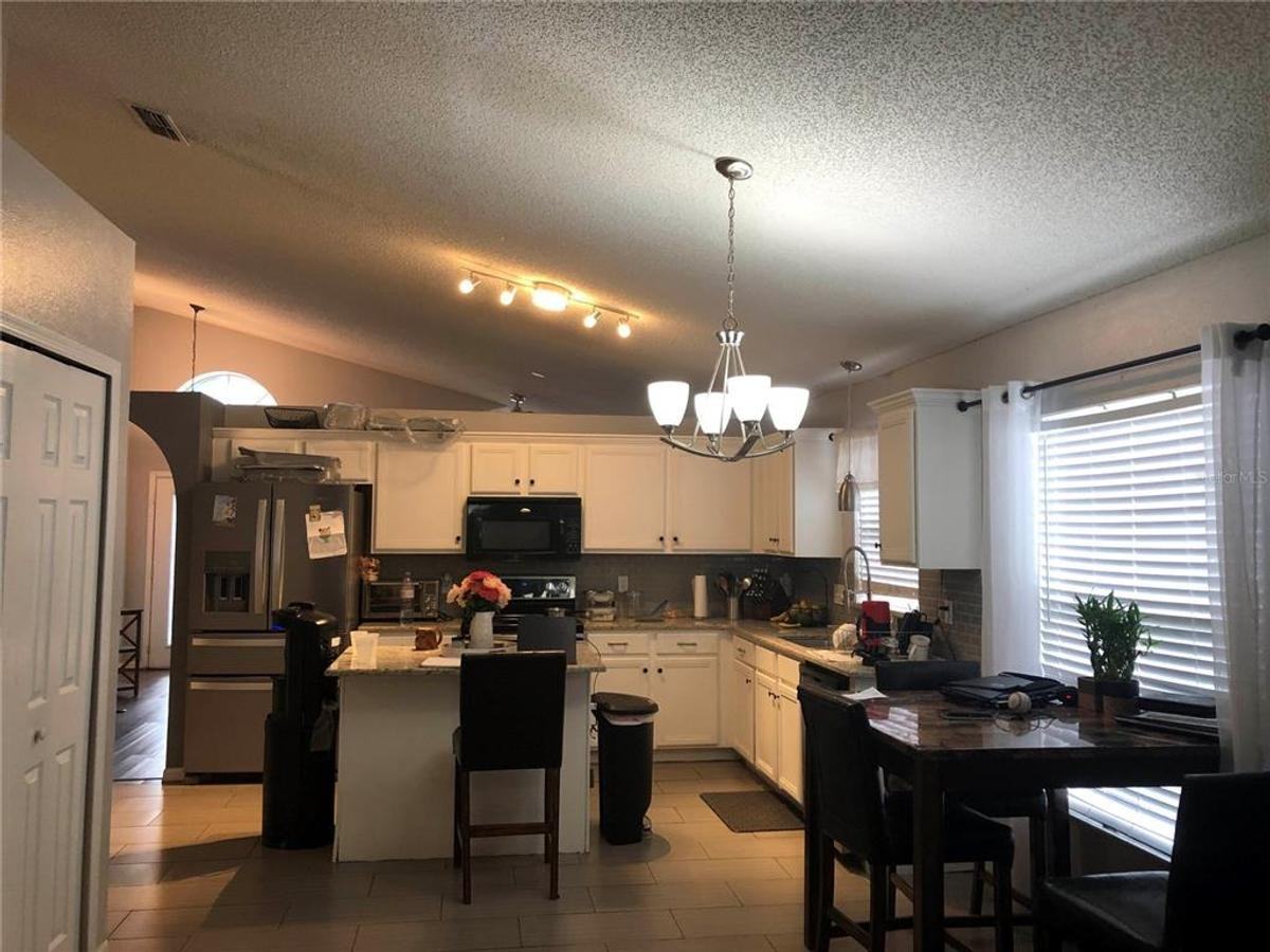 3864 Heritage Oaks Ct - Photo 3 of 7