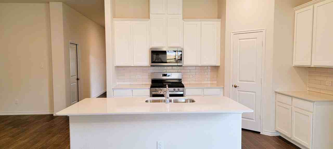 10422 Thunderwood Dr #NA - Photo 5 of 30
