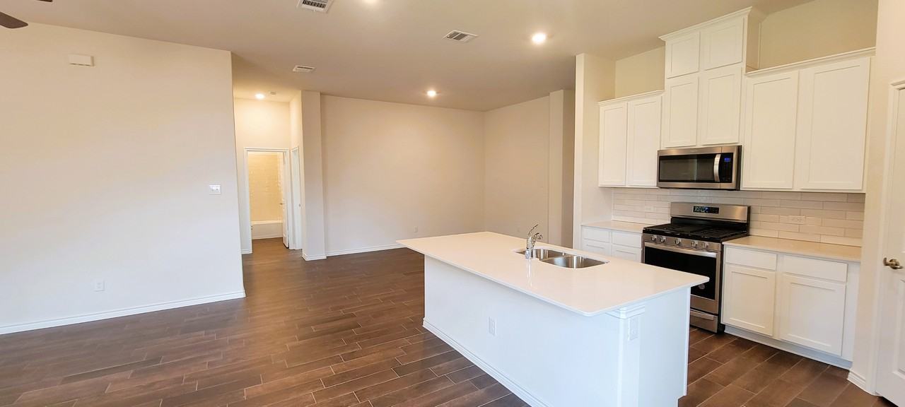 10422 Thunderwood Dr #NA - Photo 7 of 30