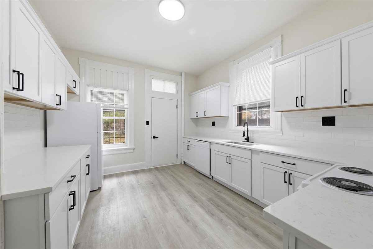 2502 Halstead Street - Photo 2 of 33