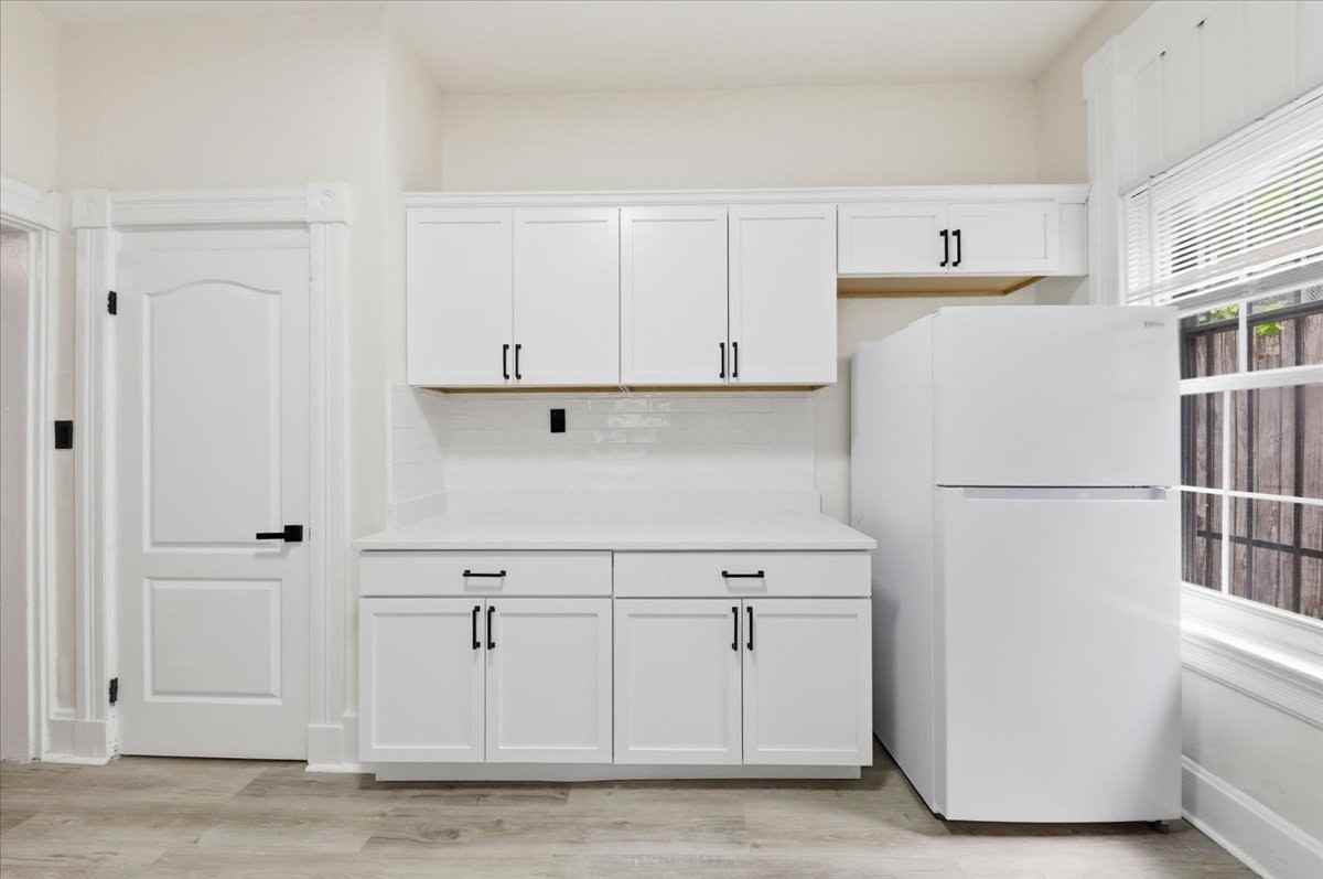 2502 Halstead Street - Photo 4 of 33