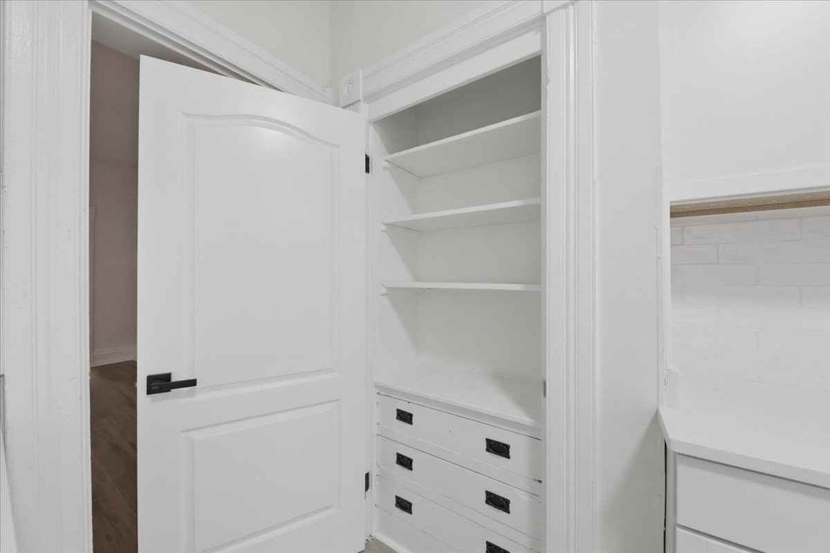 2502 Halstead Street - Photo 6 of 33