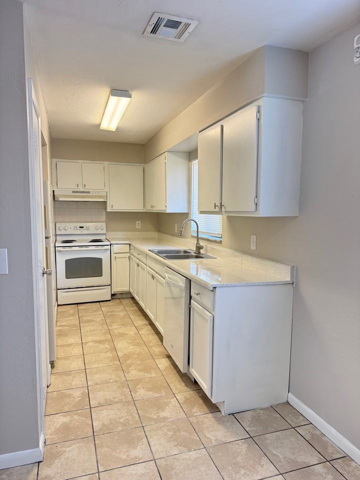 2944 Jackson St (ZIVKIDS) - Photo 5 of 11