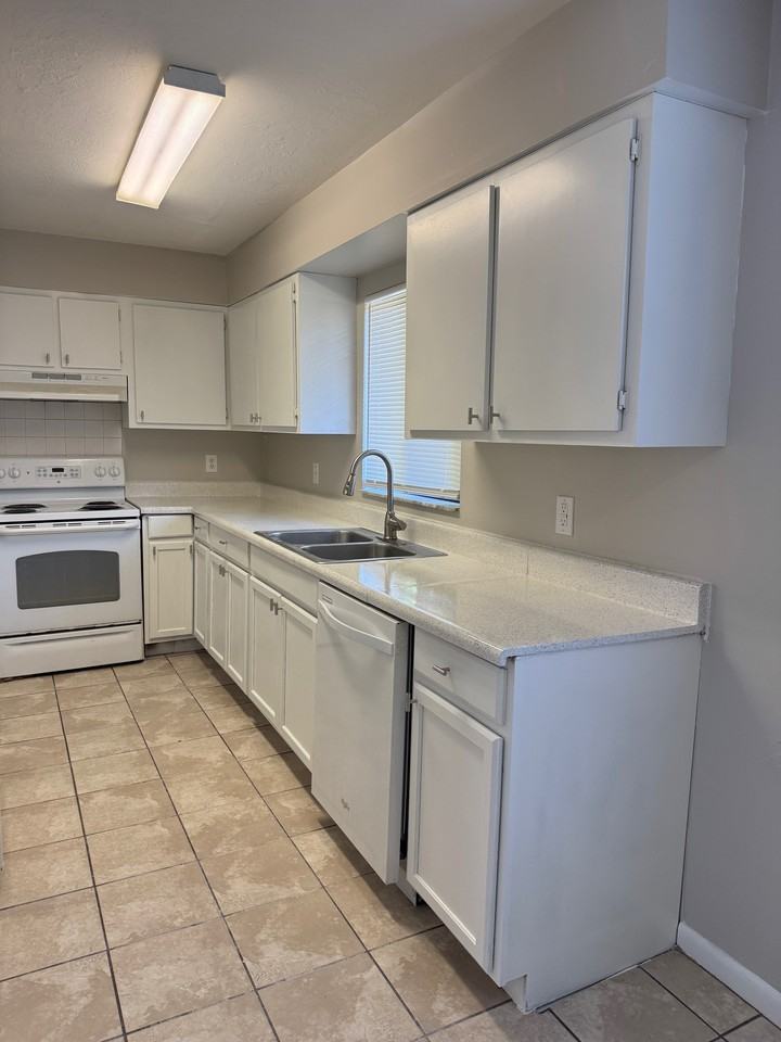 2944 Jackson St (ZIVKIDS) - Photo 6 of 11