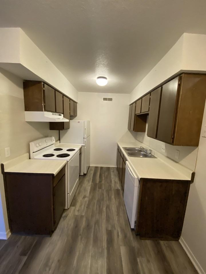 340 West Dogwood - Photo 3 of 7