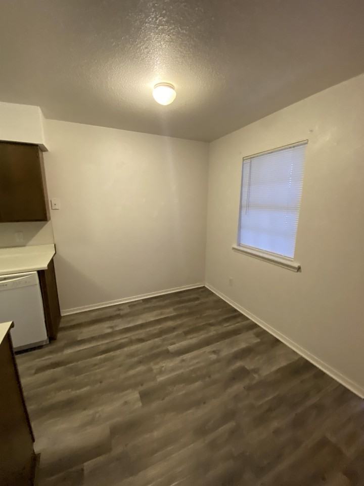 340 West Dogwood - Photo 4 of 7