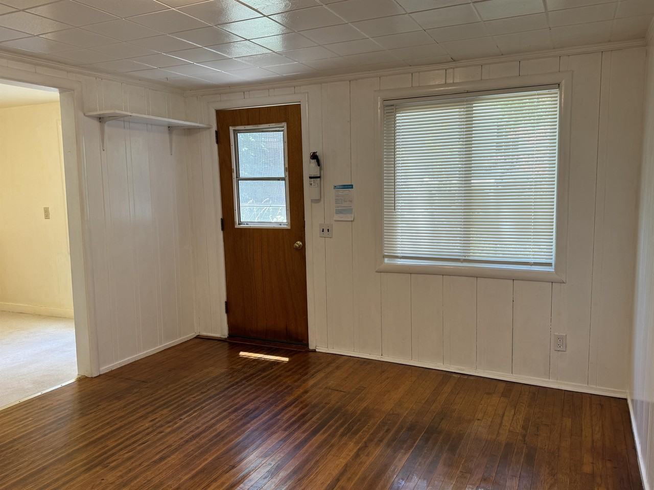574 East Broad Street - Photo 5 of 15