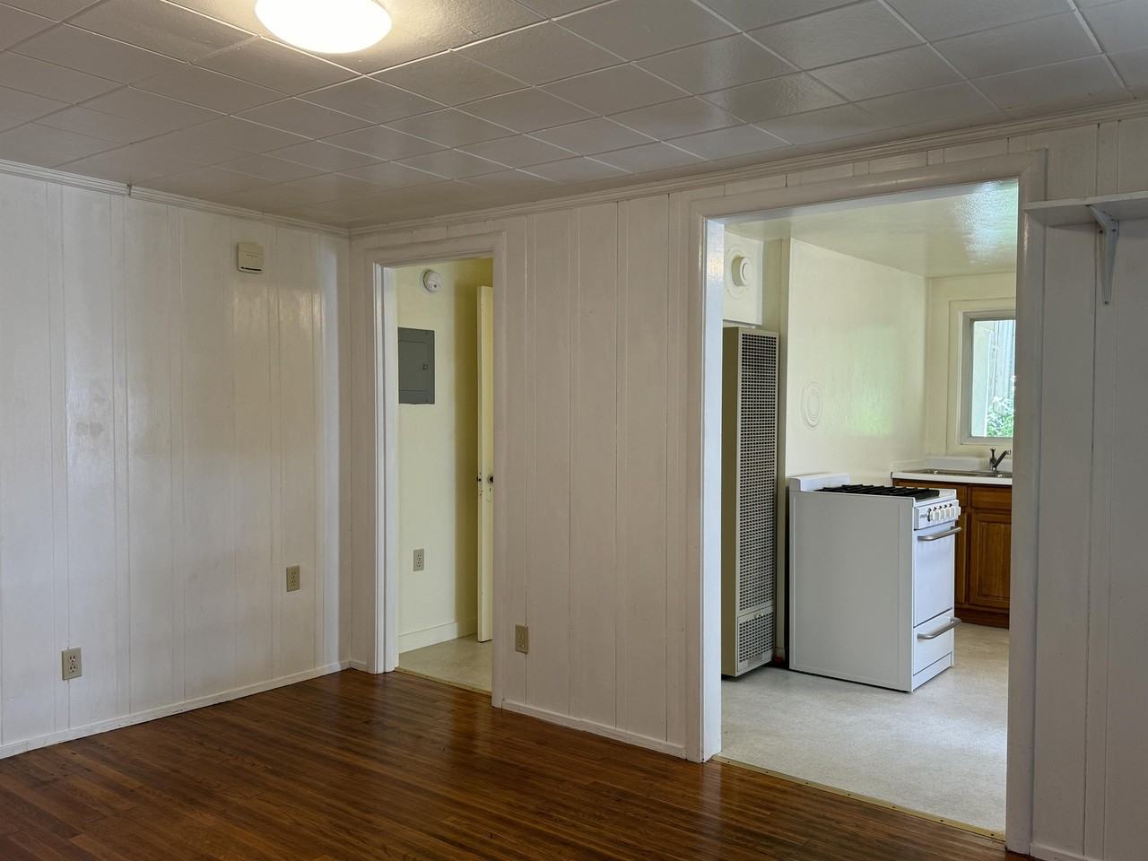 574 East Broad Street - Photo 6 of 15