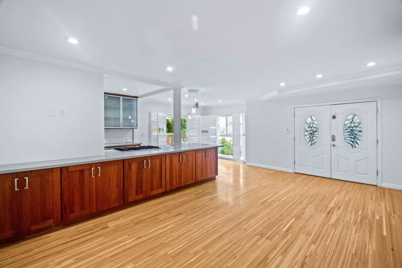 332 Rexford Drive - Photo 2 of 32