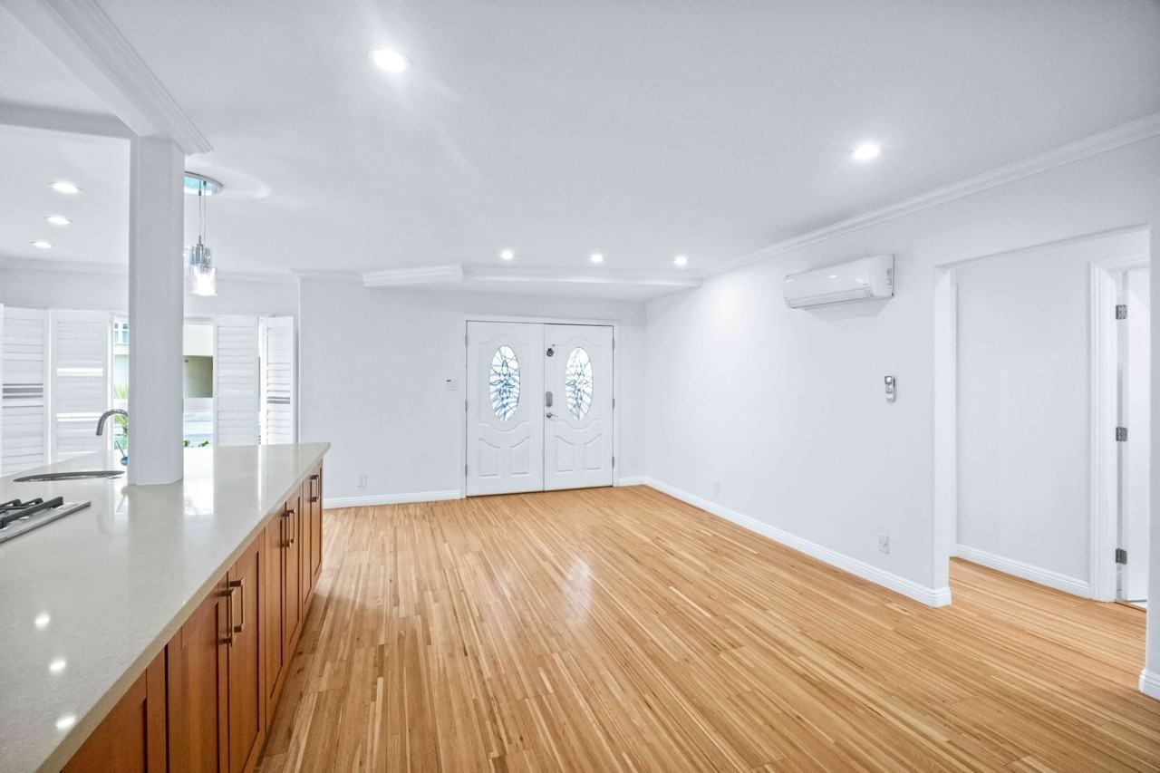 332 Rexford Drive - Photo 3 of 32