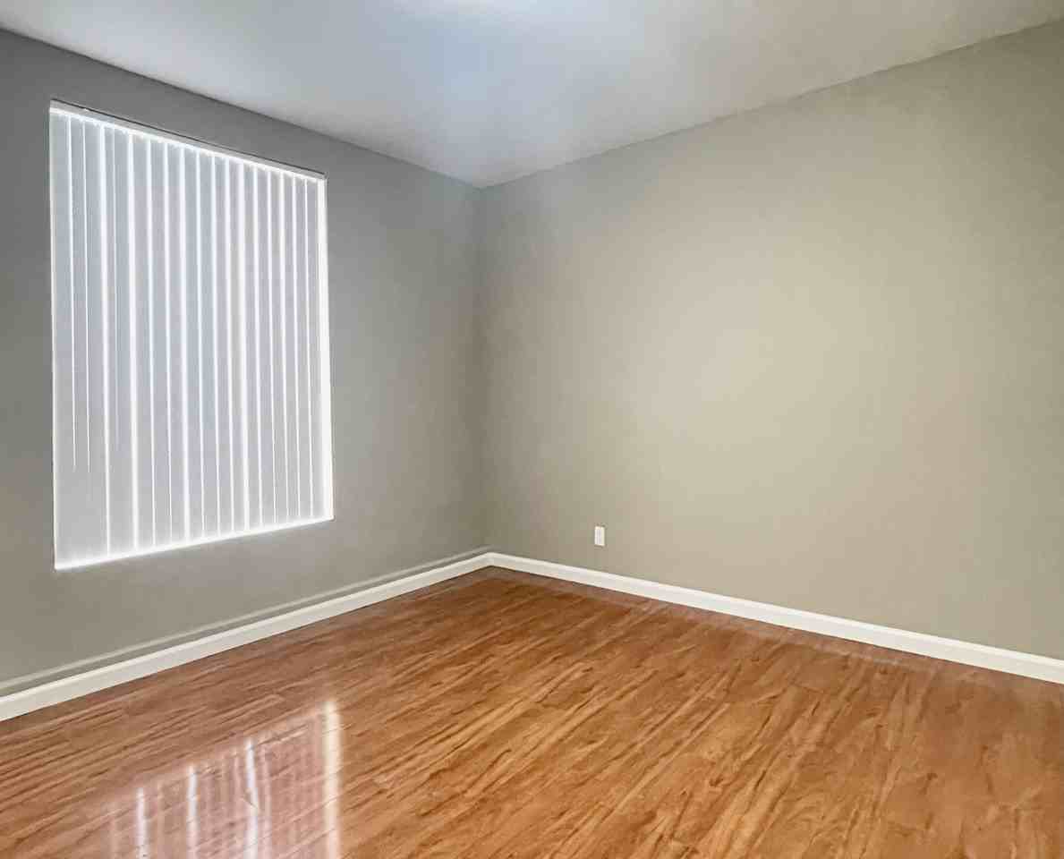 623 1/2 Pine Ave - Photo 7 of 13