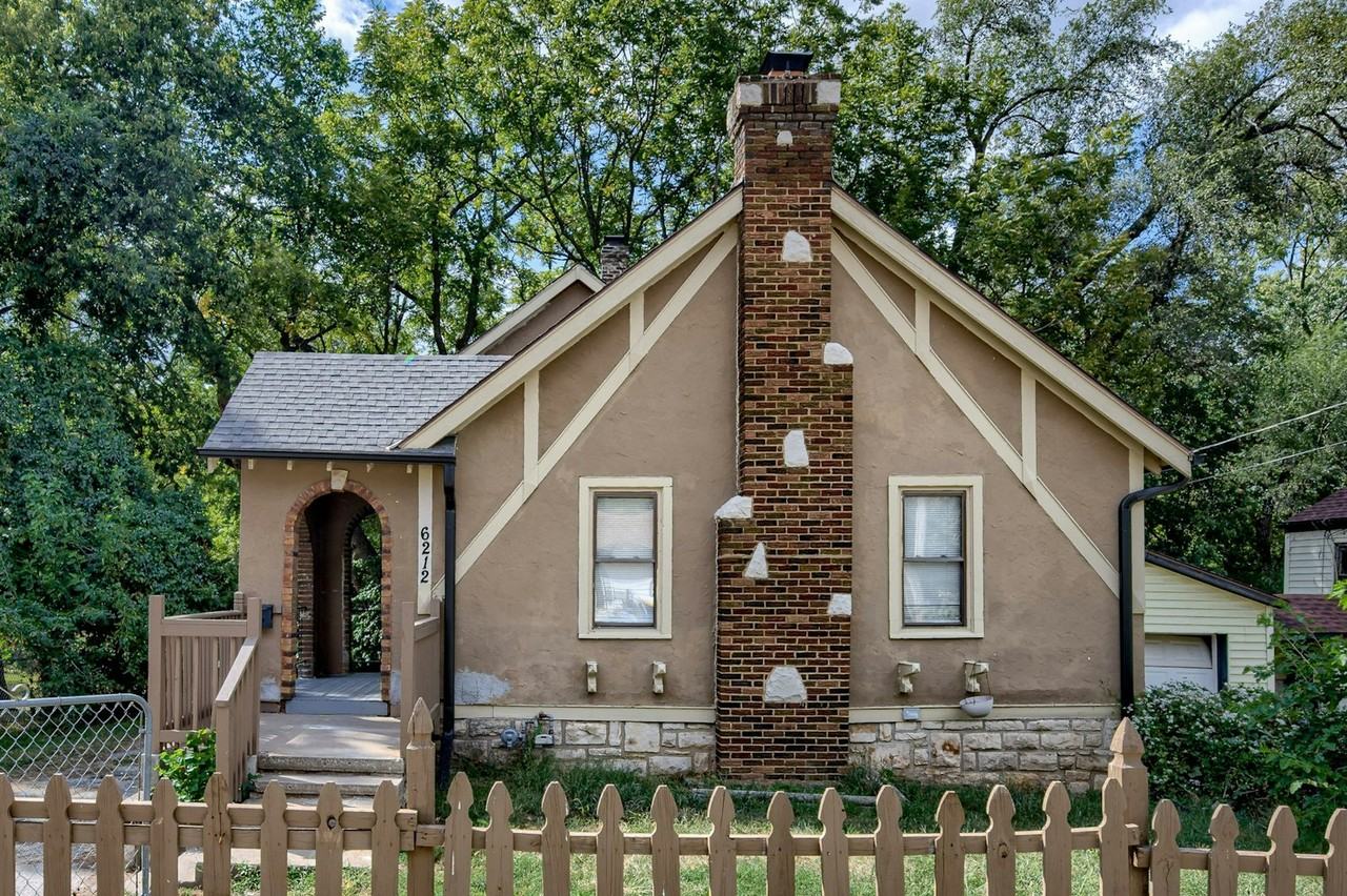 6212 Walrond Avenue - Photo 2 of 20