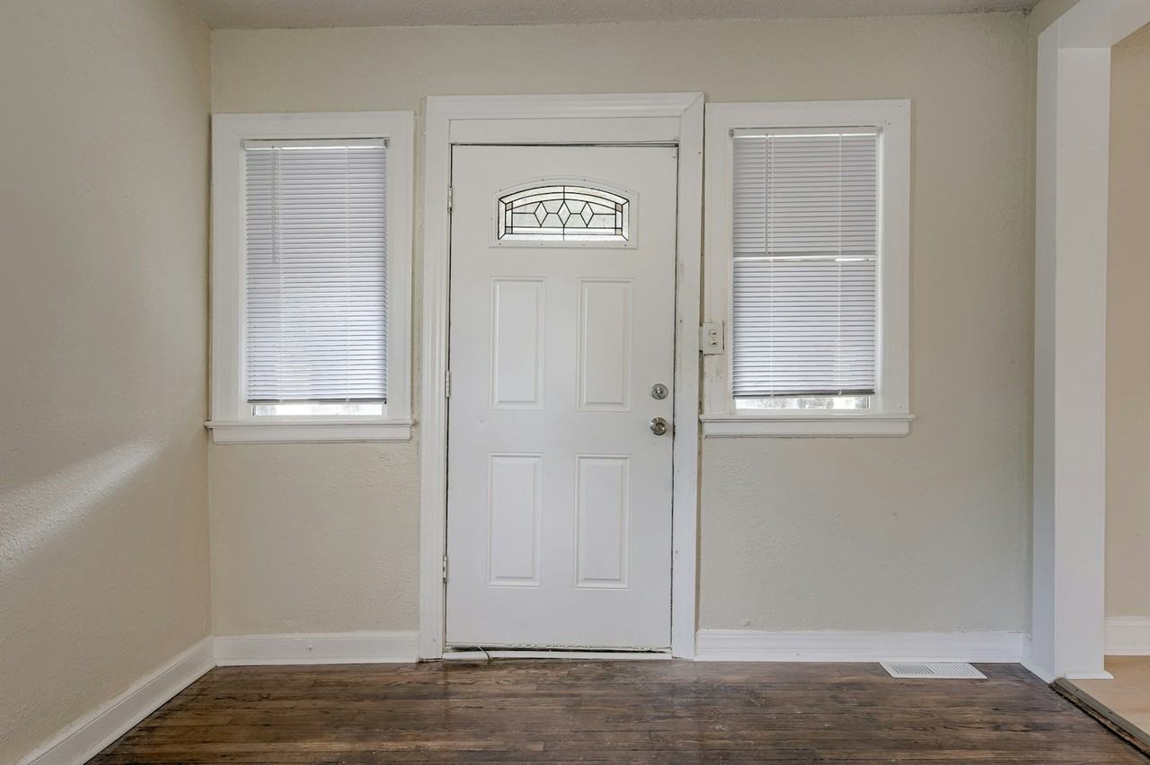 6212 Walrond Avenue - Photo 3 of 20