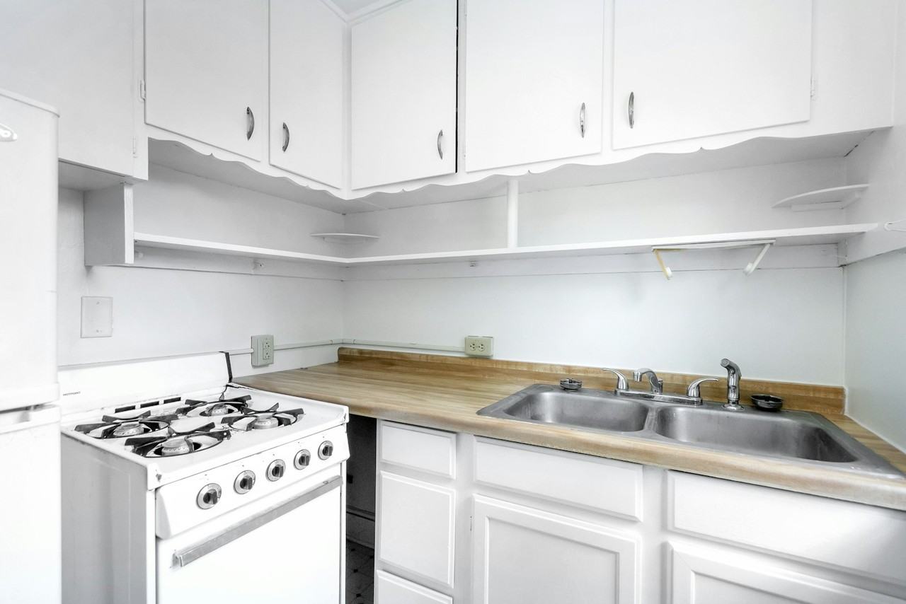 141 Division Street - Photo 5 of 22