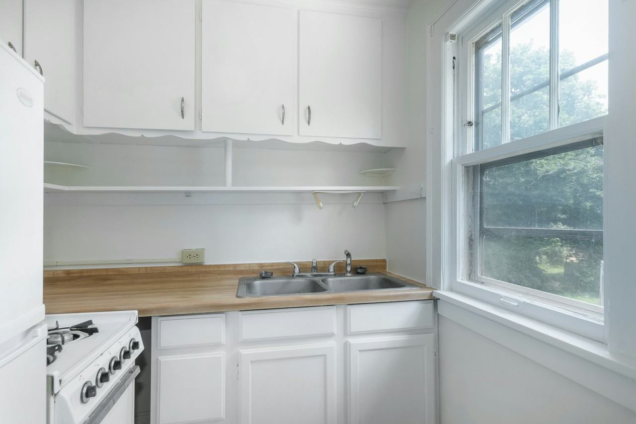 141 Division Street - Photo 6 of 22