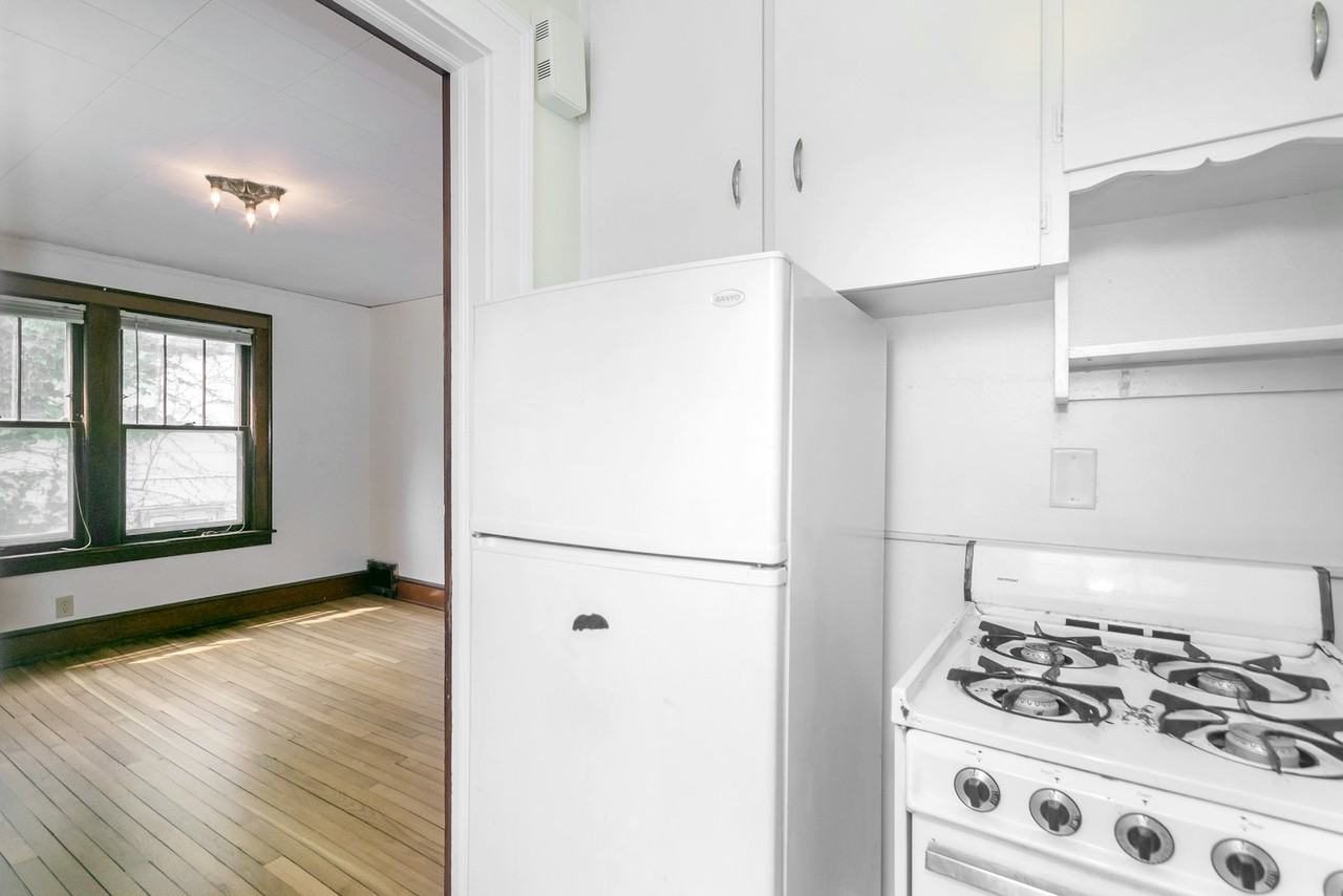 141 Division Street - Photo 7 of 22
