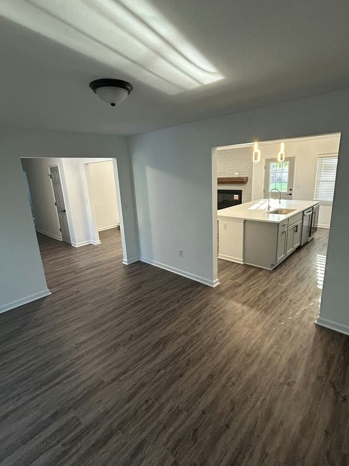 2206 Ambassador Ln - Photo 2 of 10