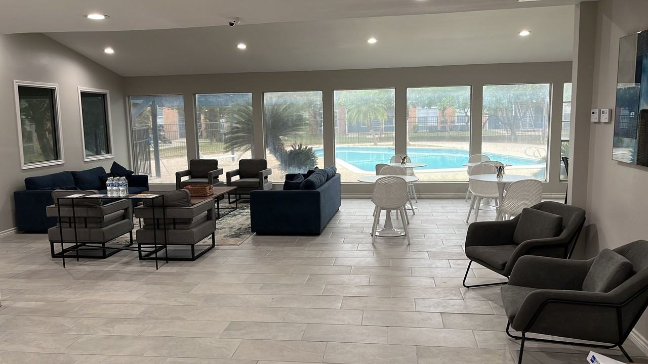Palms Apartments - Photo 2 of 16