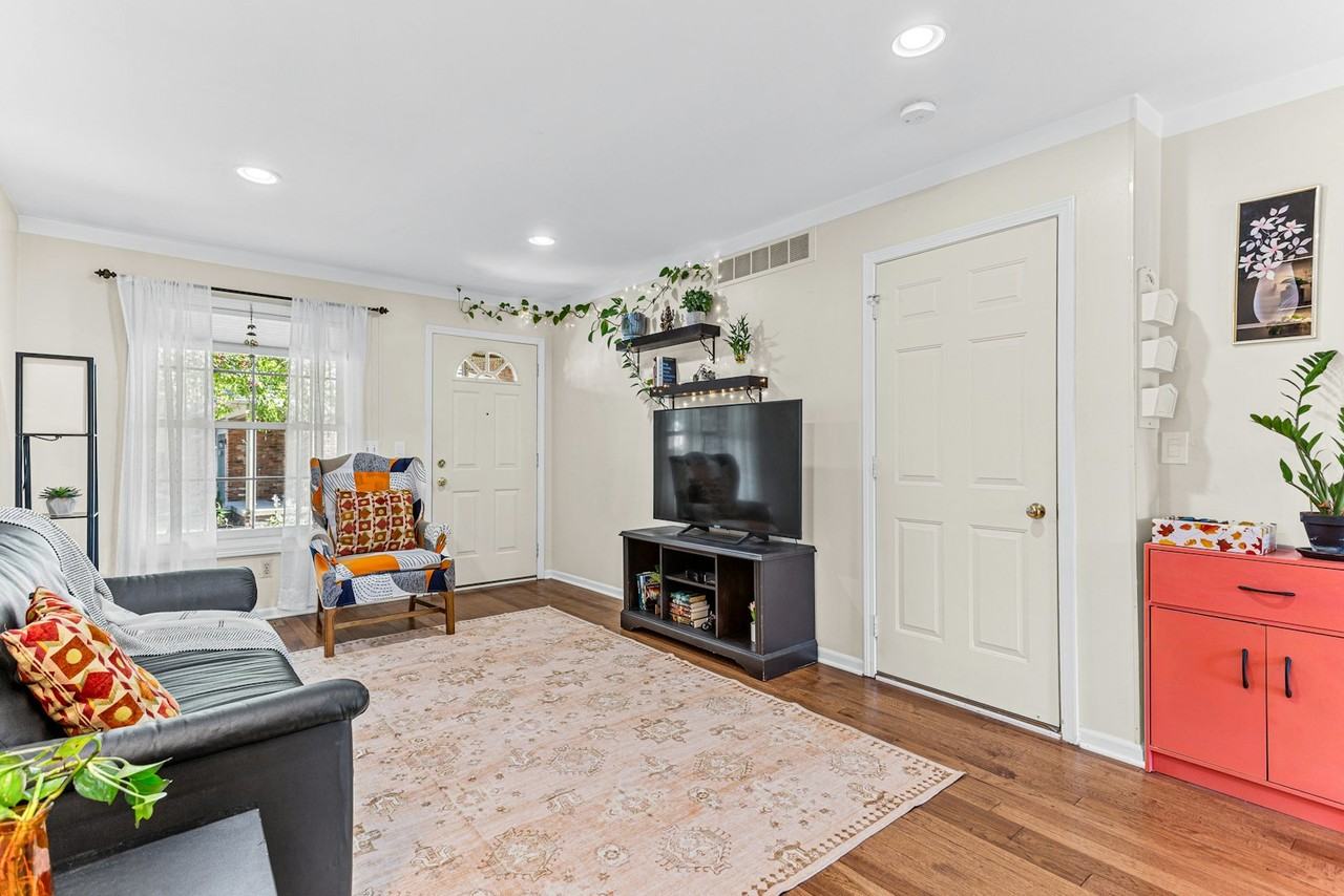 456 Oakgrove Court - Photo 2 of 22