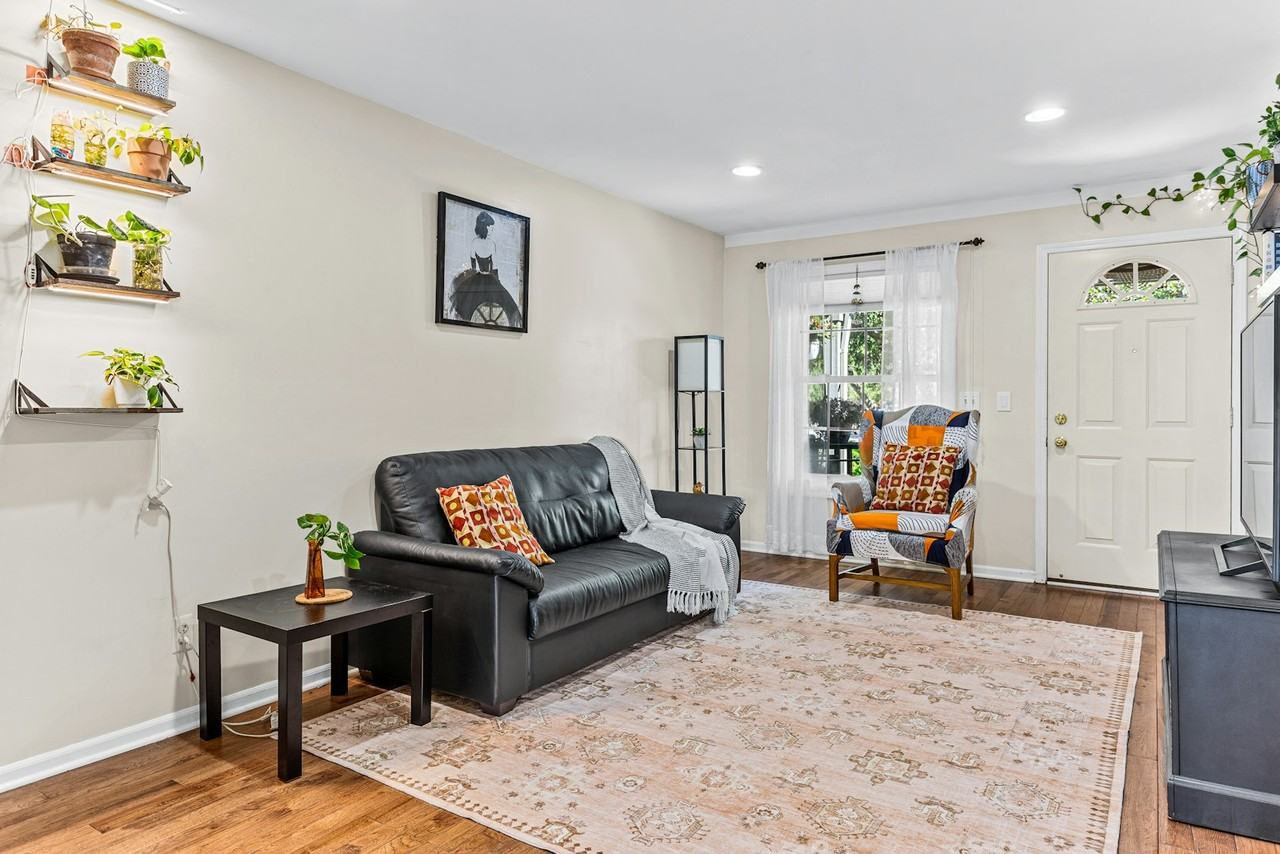456 Oakgrove Court - Photo 4 of 22