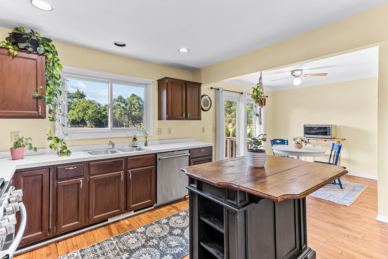 456 Oakgrove Court - Photo 6 of 22