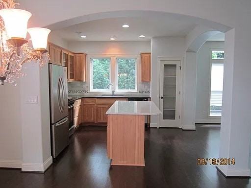 160 NE Porto Way - Photo 5 of 22
