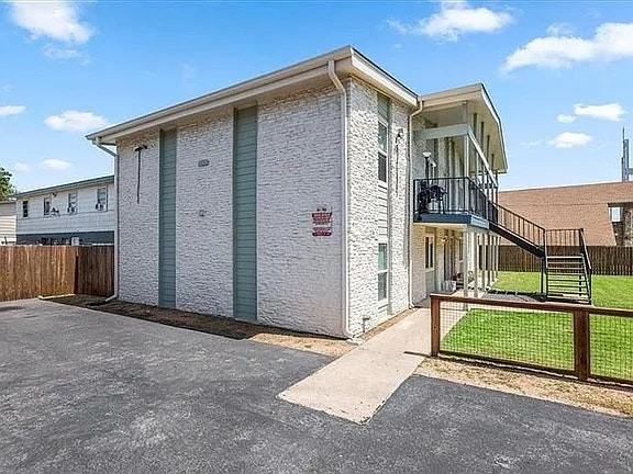 1904 Hearthstone Drive, Unit 102 - Photo 2 of 29