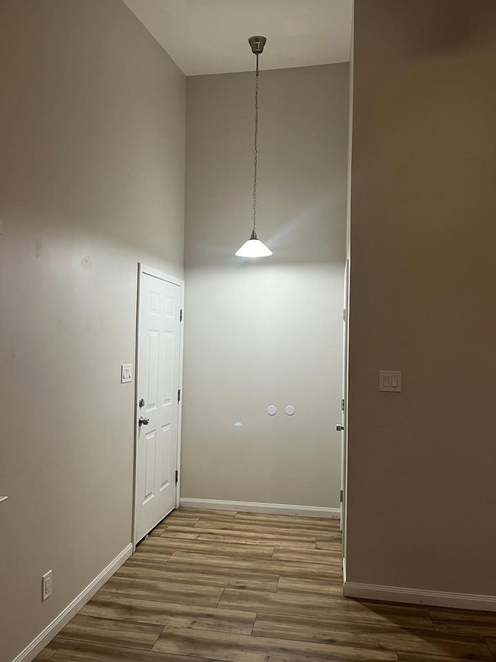 1904 Hearthstone Drive, Unit 102 - Photo 3 of 29