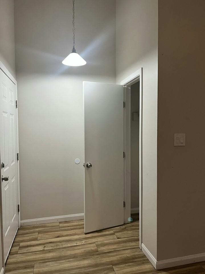 1904 Hearthstone Drive, Unit 102 - Photo 4 of 29