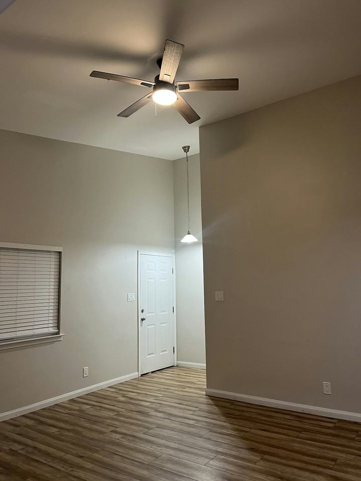 1904 Hearthstone Drive, Unit 102 - Photo 5 of 29