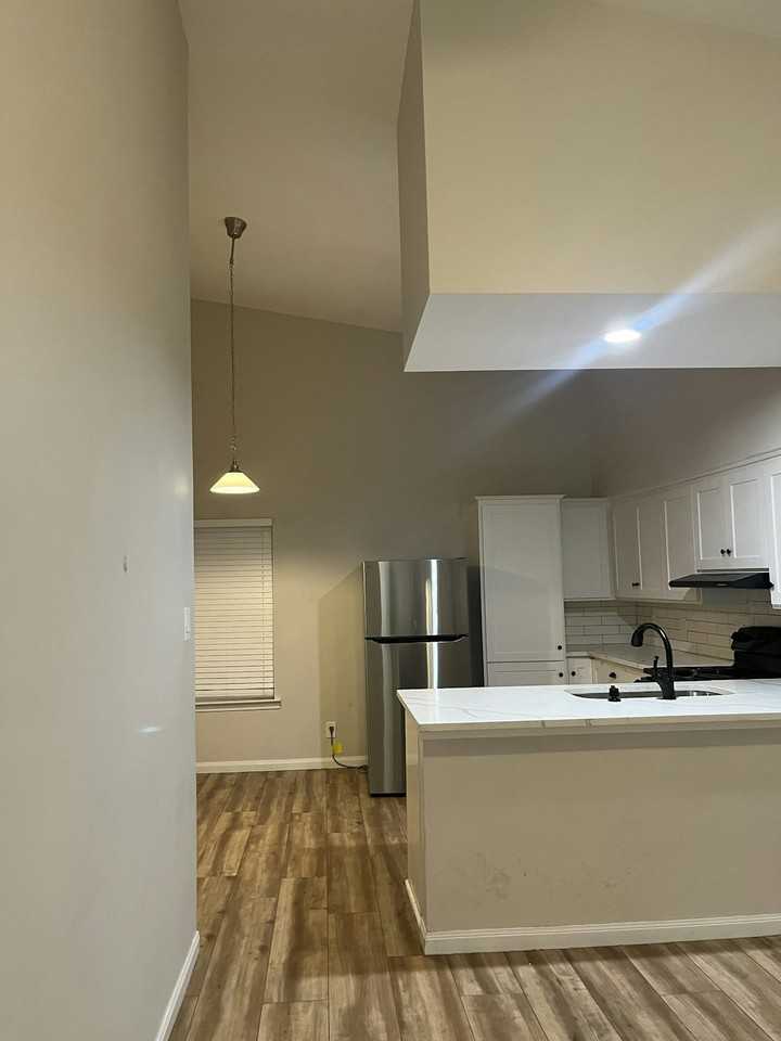 1904 Hearthstone Drive, Unit 102 - Photo 6 of 29