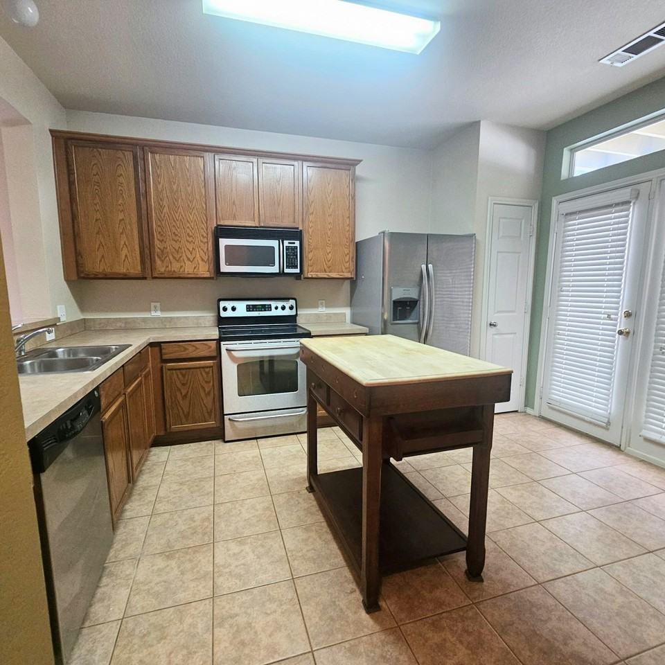 10741 Traymore Drive - Photo 4 of 30