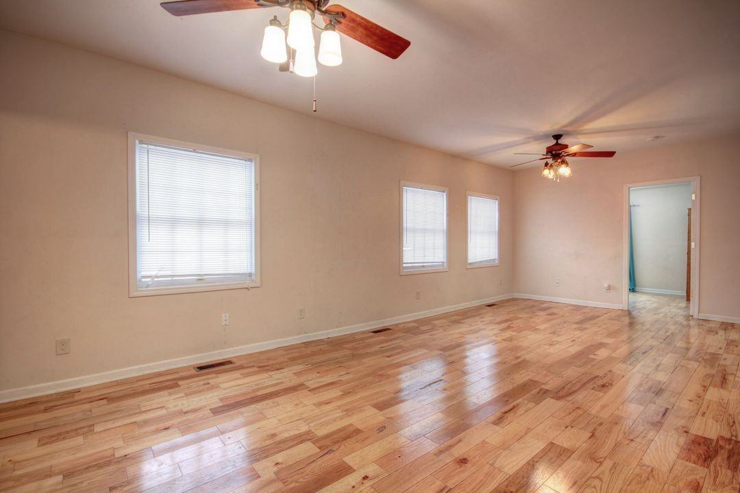 1103 N Market St #1 - Photo 4 of 10