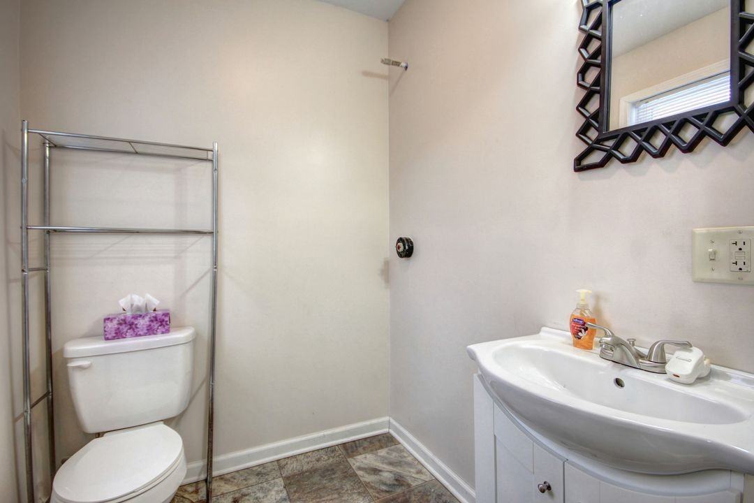 1103 N Market St #1 - Photo 5 of 10