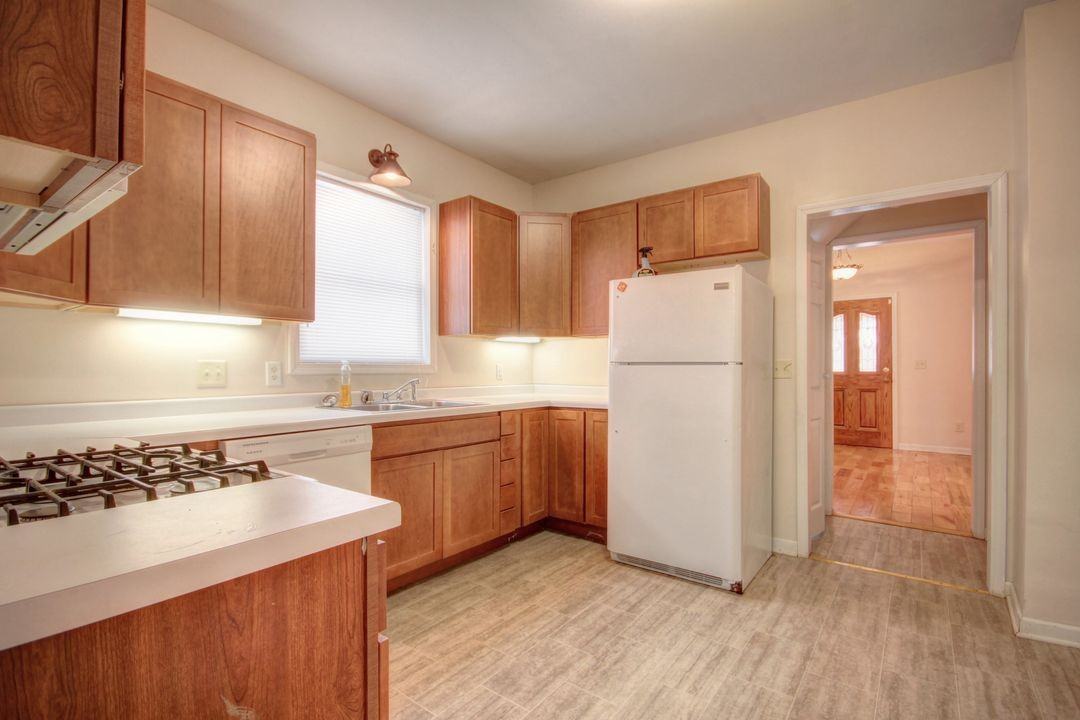 1103 N Market St #1 - Photo 6 of 10