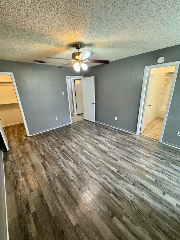 Evergreen Duplexes - Photo 7 of 10