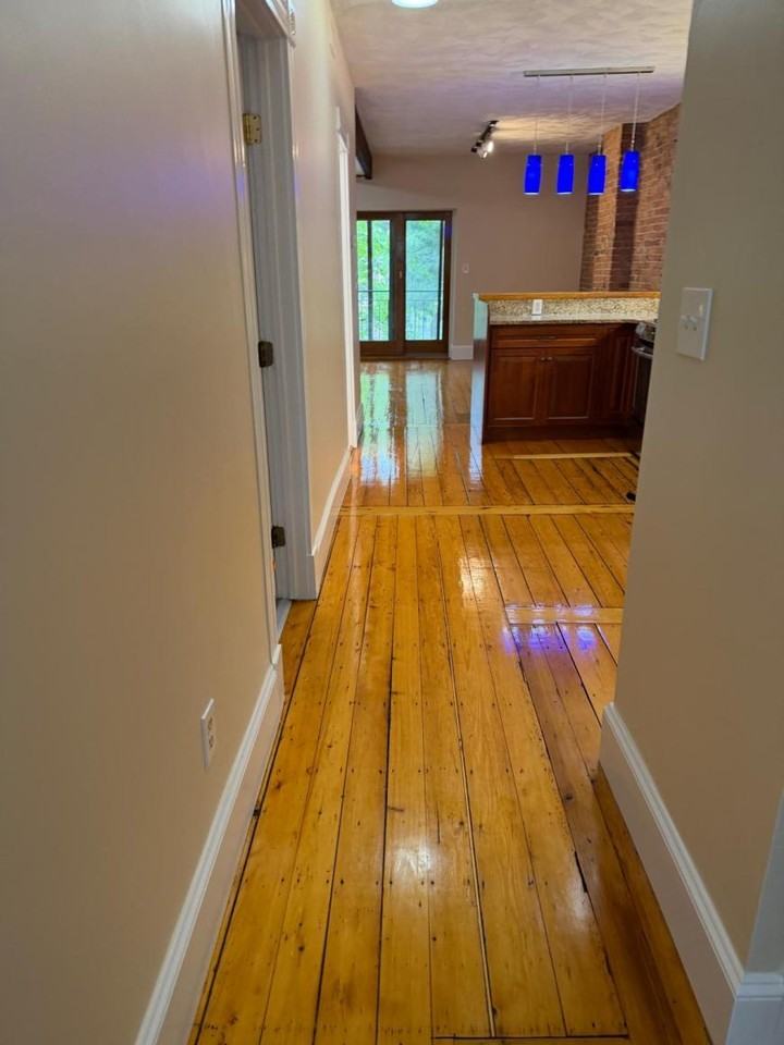28 Beacon St - Photo 3 of 8
