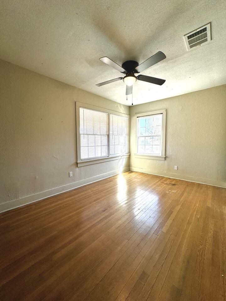 1326 Hillcrest St #1 - Photo 3 of 15