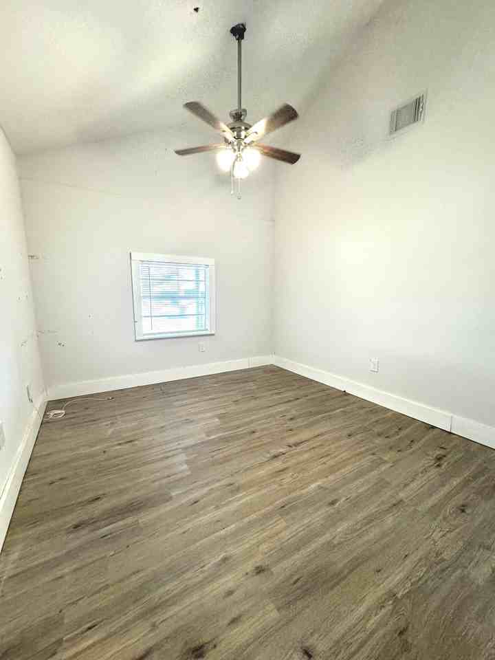 1326 Hillcrest St #1 - Photo 4 of 15