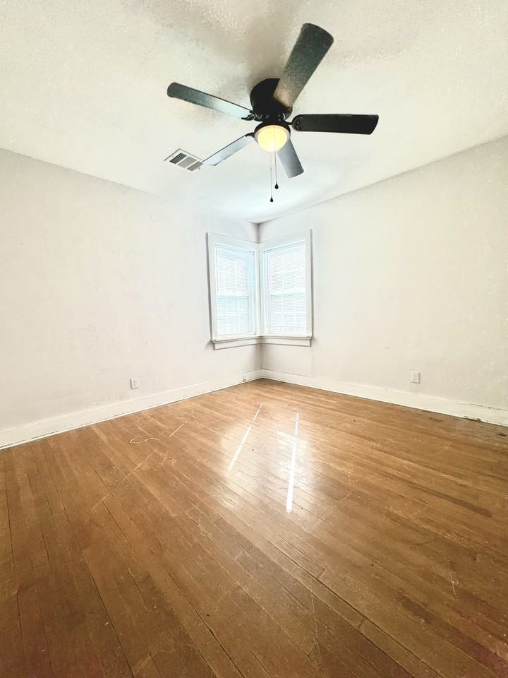 1326 Hillcrest St #1 - Photo 6 of 15