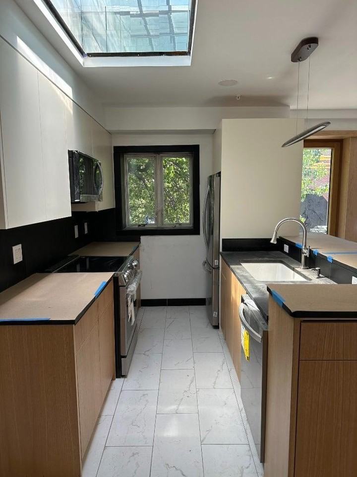 138 Dwight St - Photo 2 of 10