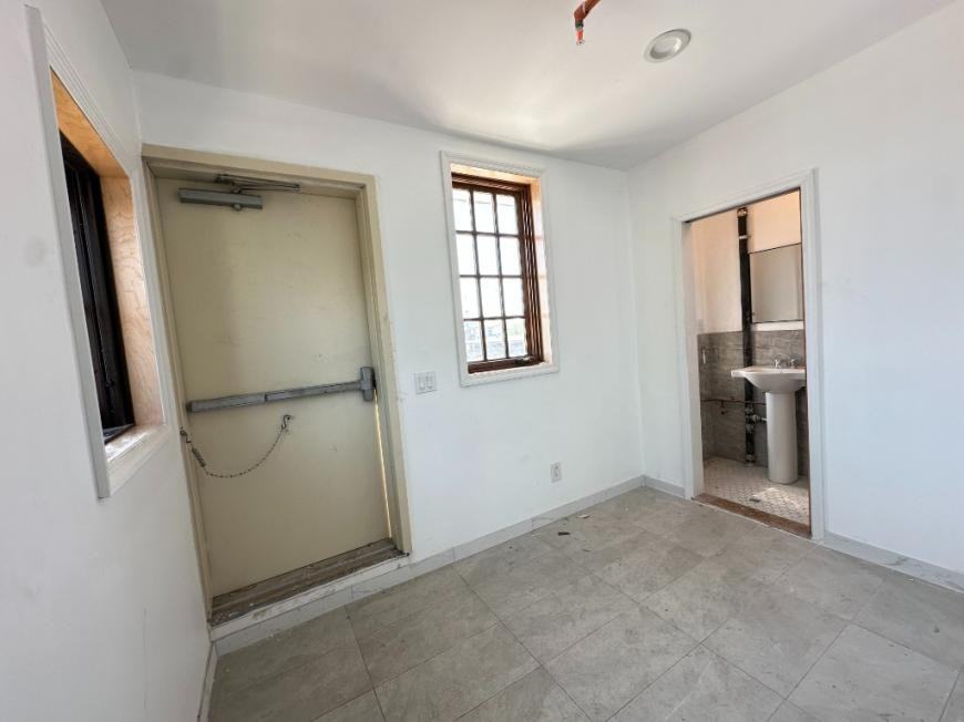 138 Dwight St - Photo 7 of 10